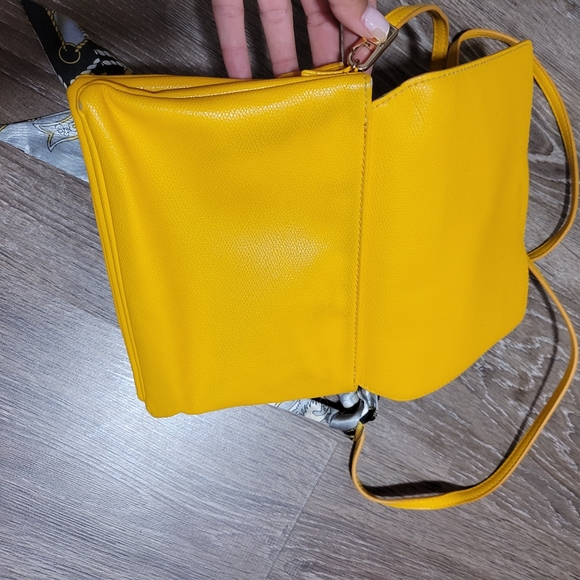 H&M Mustard Crossbody - Picture 6 of 6